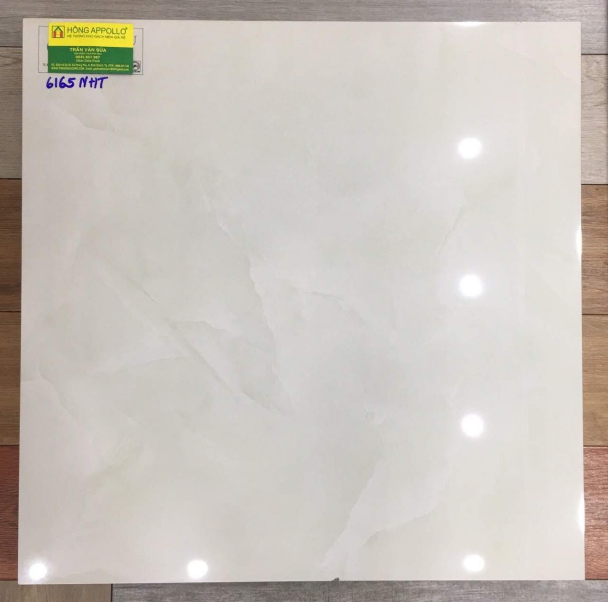 Đá bóng kiếng 60x60 gia rẻ q3