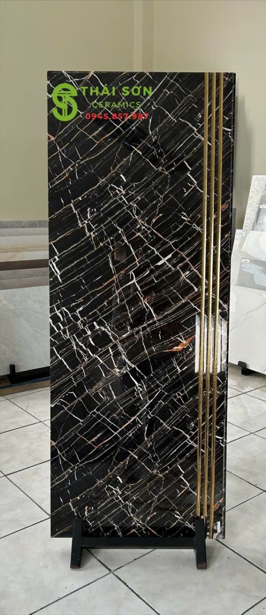 Gạch lát cầu thang 47x120 đen tia chớp nhũ vàng