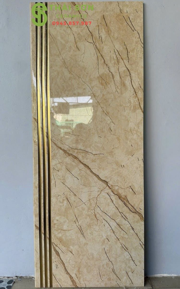 Gạch ốp cầu thang 47x120 vân vàng khắc kim