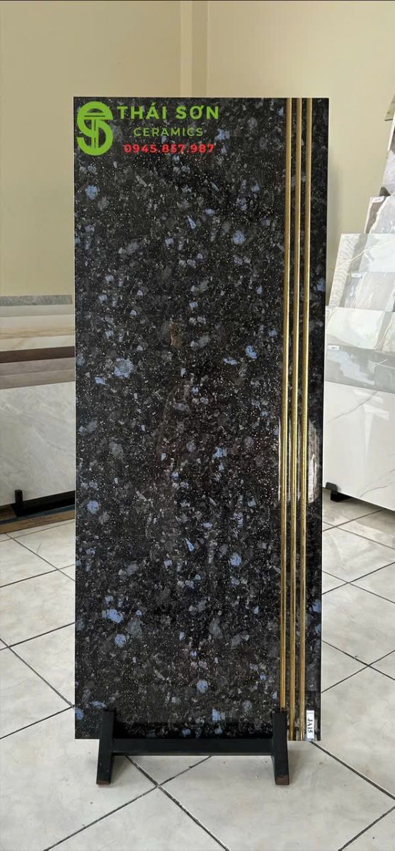 Gạch lát cầu thang 47x120 màu đen xà cừ xanh