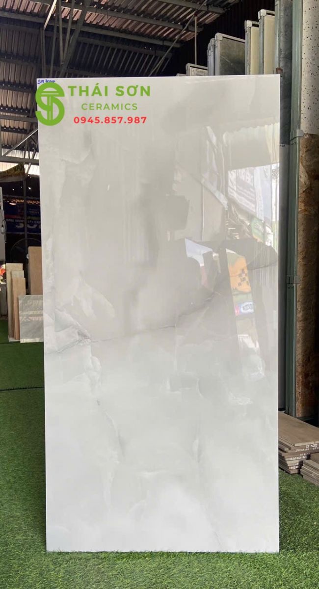 Gạch lát nền phòng khách 60x120 vân đá siêu bóng 