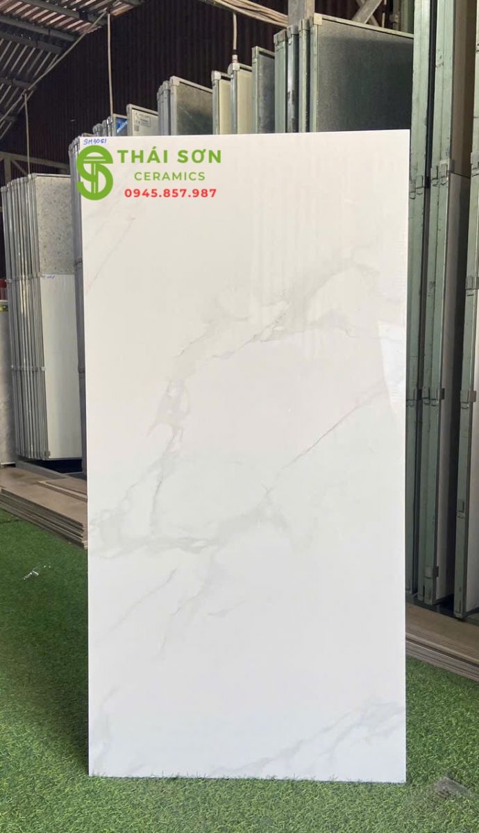 Gạch lát nền trắng vân mây 60x120 bóng kiếng giá rẻ