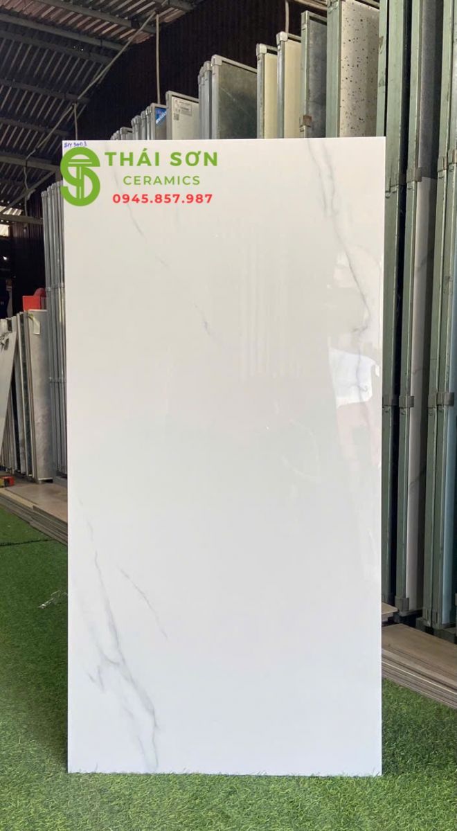 Gạch ốp vách cầu thang 60x120 bóng kiếng ấn độ