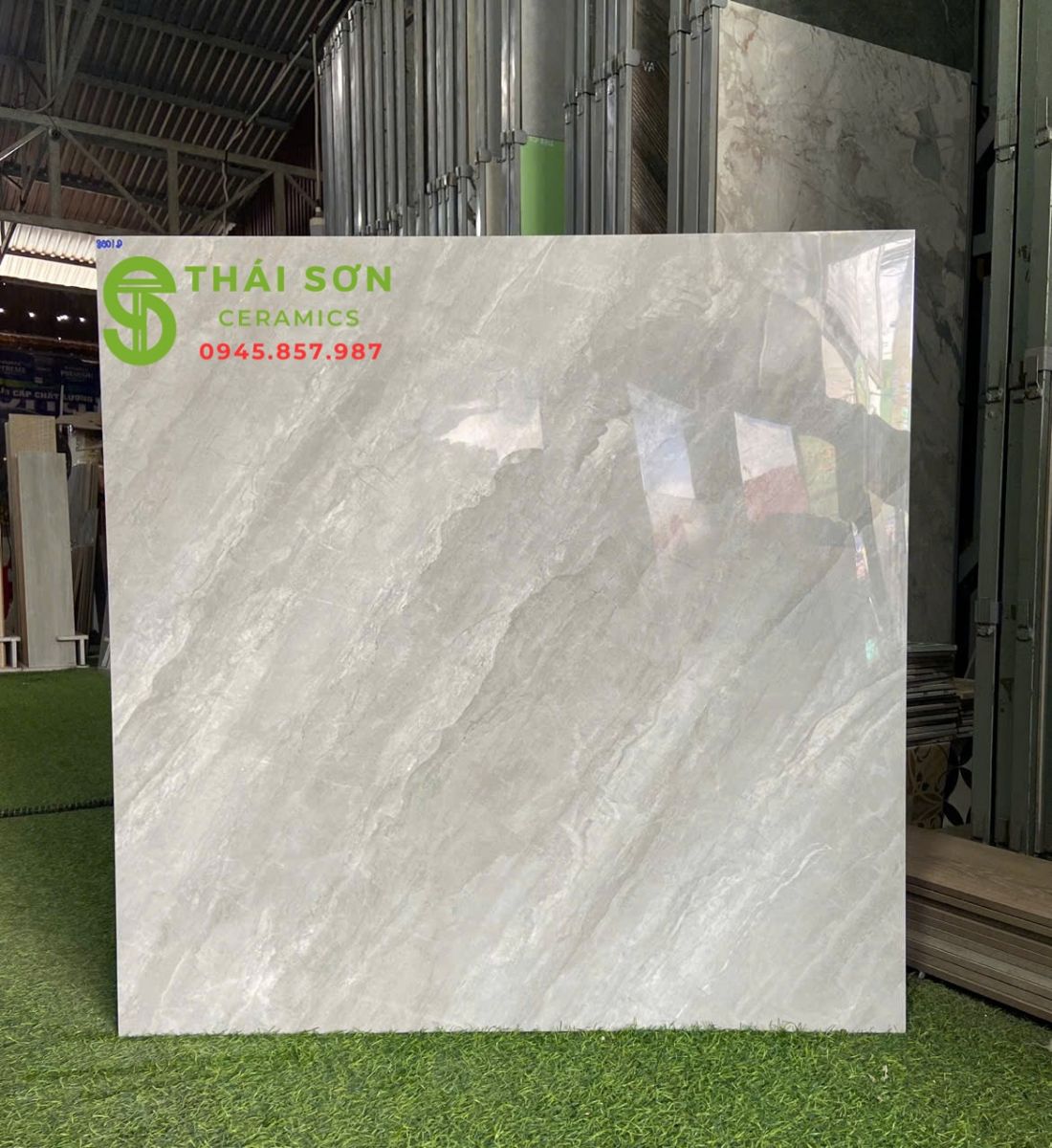 Gạch bóng kính toko 80x80 lát nền màu xám vân đá