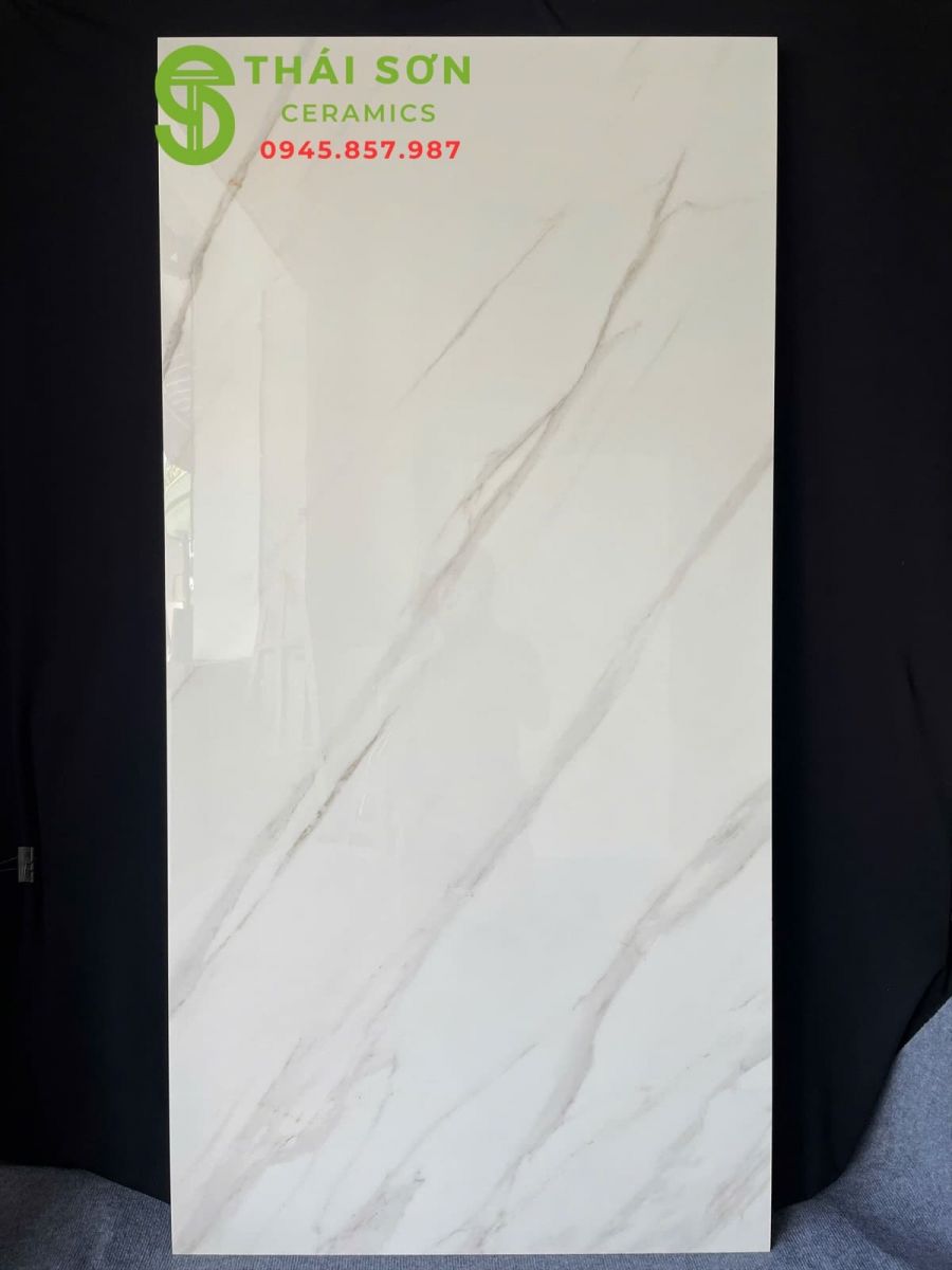 Gạch granite khổ lớn 80x160 màu trắng kem vân mây